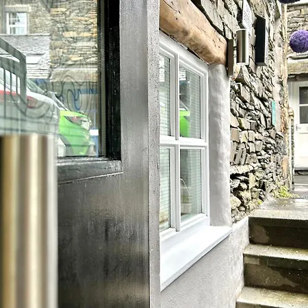 Oasis Boutique - Uk51036 * Bowness-on-Windermere