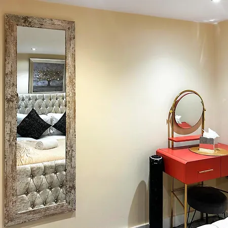 Oasis Boutique - Uk51036 * Bowness-on-Windermere