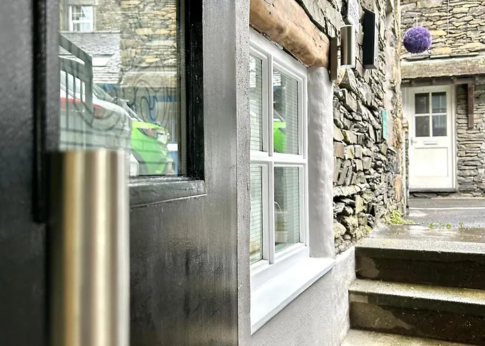 Oasis Boutique - Uk51036 * Bowness-on-Windermere